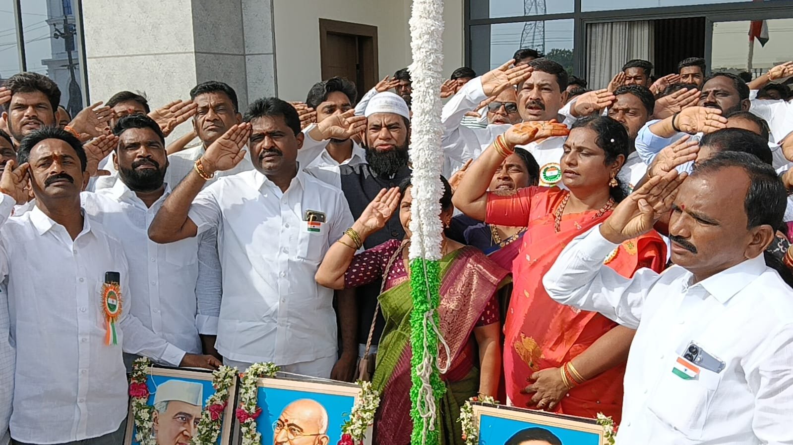 మంత్రి శ్రీ కోమటిరెడ్డి వెంకటరెడ్డి  క్యాంపు కార్యాలయం ఇందిరా భవన్ లో జాతీయ జెండా ఆవిష్కరణ 